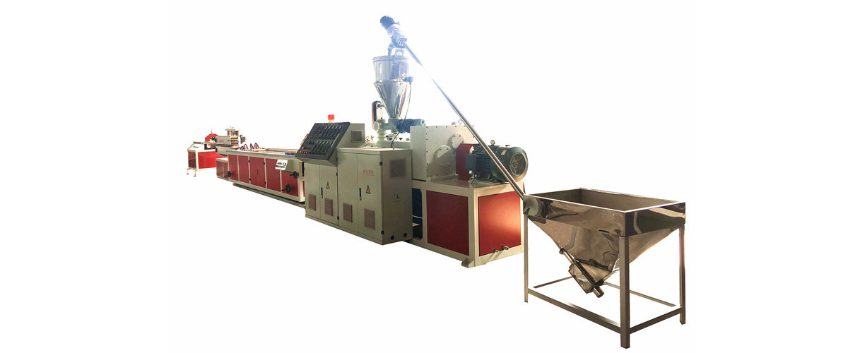 Máquina de fabricação de perfis de plástico