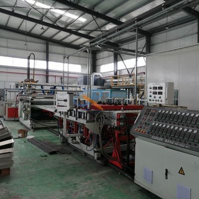 Linha de produção da placa da espuma do Pvc da mobília 350kg/H WPC